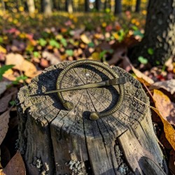 Circular brass brooch in an annular shape