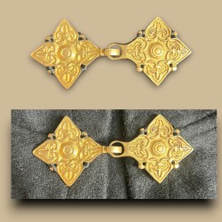 Cape laine noire attache laiton